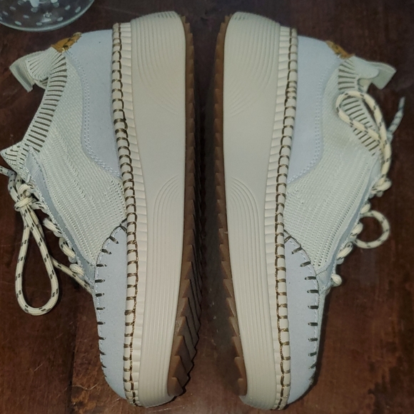 Steve Madden Cream and Tan & Grey Women's Sneakers. Size 6 - Picture 2 of 9